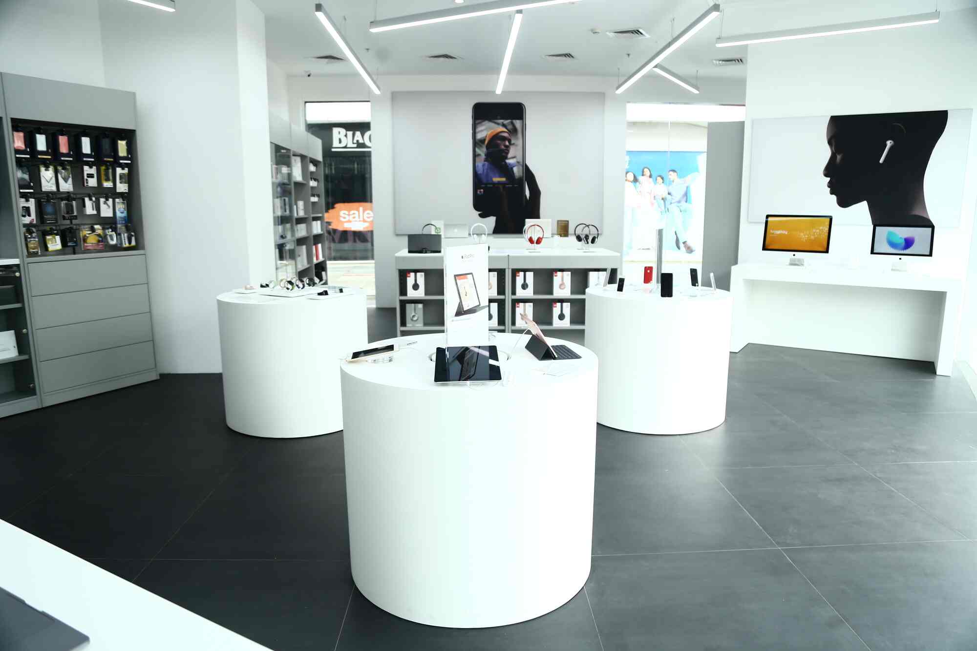 Retail Showroom - Gaur City Center